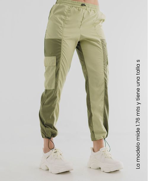 Pantalon verde tipo parachute