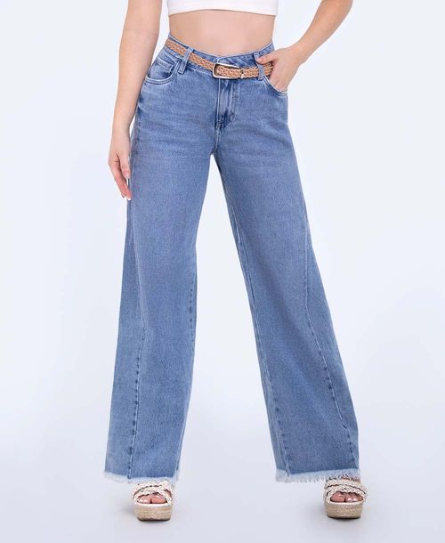 Jean Straight denim desmechado con correa.